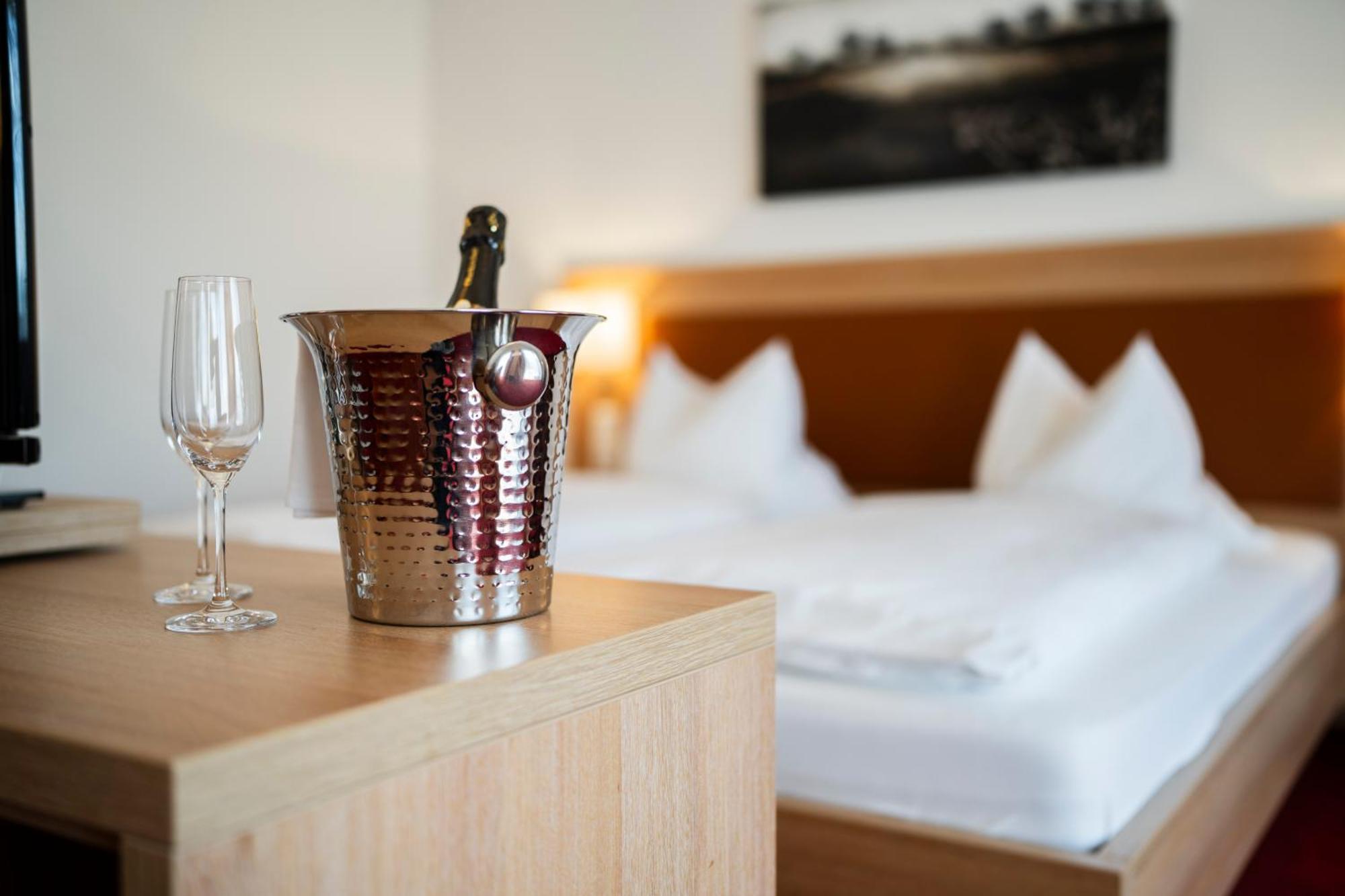 Hotel-Gasthof Rose Oberkirch  Eksteriør bilde