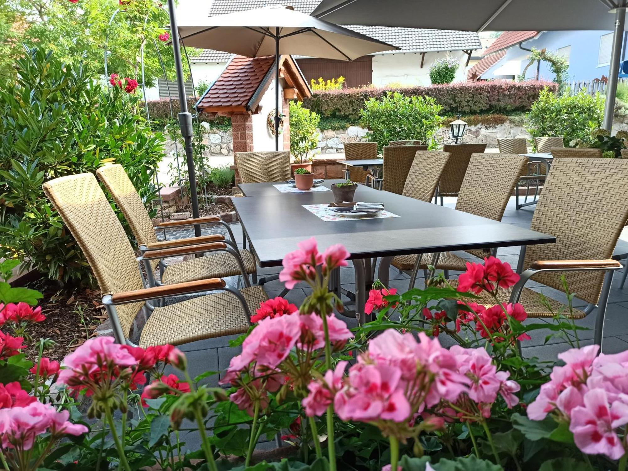 Hotel-Gasthof Rose Oberkirch  Eksteriør bilde